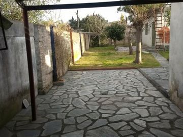 Casa Amplia Americana, Paso del Rey Sur Moreno.-