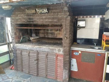 Casa Amplia Americana, Paso del Rey Sur Moreno.-