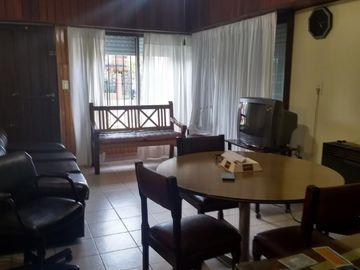 Casa Amplia Americana, Paso del Rey Sur Moreno.-