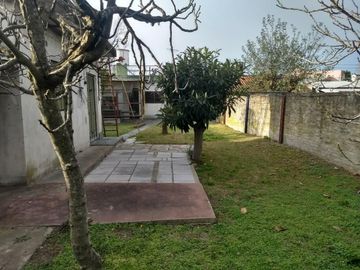 Casa Amplia Americana, Paso del Rey Sur Moreno.-