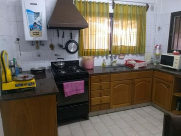 Casa Amplia Americana, Paso del Rey Sur Moreno.-