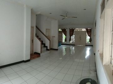 Rumah diJual di Kebayoran Lama, Jkt Selatan.Dekat Stasiun KA