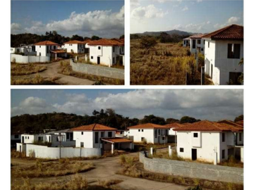 VENTA DE URBANIZACION DE CASAS EN LA MITRA DE CHORRERA