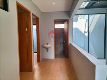 rumah baru 2 lantai minimalis modern singgasana Bandung