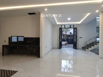 Dijual Rumah Hook Brandnew Samping Taman Dengan Kolam Renang