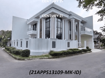 Dijual Rumah Hook Brandnew Samping Taman Dengan Kolam Renang