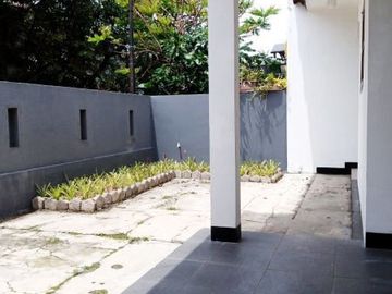 Di Sewakan Rumah Siap Huni 4 Kamar Cocok Untuk Kantor di Jl. Turangga Bandung
