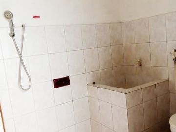 Di Sewakan Rumah Siap Huni 4 Kamar Cocok Untuk Kantor di Jl. Turangga Bandung