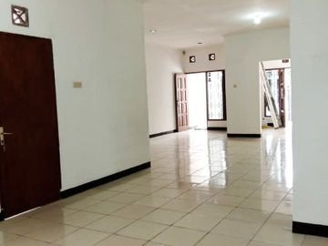 Di Sewakan Rumah Siap Huni 4 Kamar Cocok Untuk Kantor di Jl. Turangga Bandung