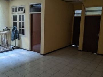 Rumah 2 Lantai siap huni kawasan Dukuh Menanggal Surabaya (Cocok untuk Kost2an)