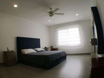 Venta de Casa atrás UEES Samborondon - Vía Samborondón Primeros kilómetros - C021