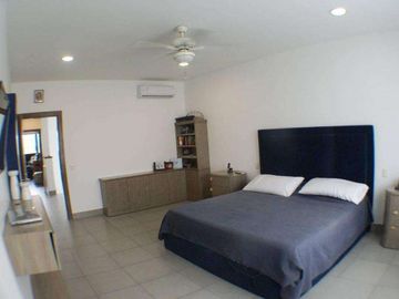 Venta de Casa atrás UEES Samborondon - Vía Samborondón Primeros kilómetros - C021