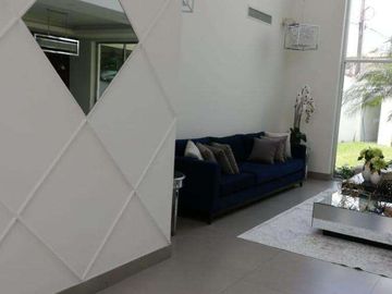 Venta de Casa atrás UEES Samborondon - Vía Samborondón Primeros kilómetros - C021