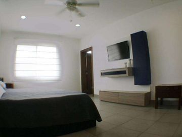 Venta de Casa atrás UEES Samborondon - Vía Samborondón Primeros kilómetros - C021