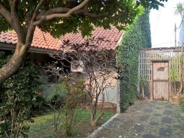 DIJUAL RUMAH 1 LT DGN BANGUNAN UTAMA DAN PAVILIUN, SEMI FURNISHED DI PANGKALAN JATI BARU