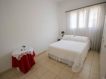 Casa de 4 ambientes con cochera en venta en Villa Adelina