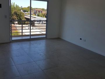 Departamento al frente y contra frente a estrenar.