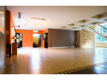 SE VENDE MANSION EN LAS CUMBRES 5172DM