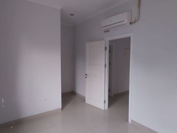 JUAL RUGI RUMAH SEMI FURNISH SIAP HUNI DI OMAHA VILLAGE GADING SERPONG