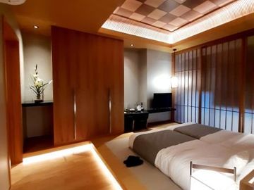 THE SEASONS RESIDENCES NEAR UPTOWN MALL BGC