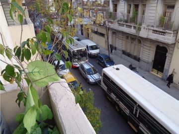 PISO DE 4 AMBIENTES AL FRENTE C/BALCON.C. DE LOS POZOS 200
