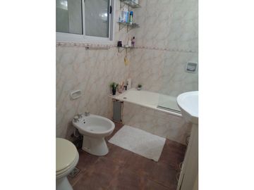 PISO DE 4 AMBIENTES AL FRENTE C/BALCON.C. DE LOS POZOS 200