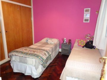 PISO DE 4 AMBIENTES AL FRENTE C/BALCON.C. DE LOS POZOS 200