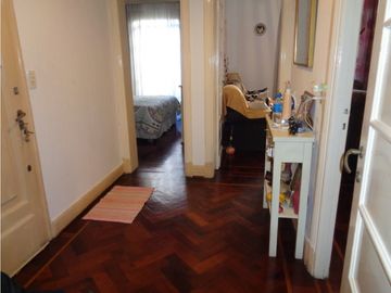 PISO DE 4 AMBIENTES AL FRENTE C/BALCON.C. DE LOS POZOS 200