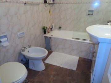 PISO DE 4 AMBIENTES AL FRENTE C/BALCON.C. DE LOS POZOS 200