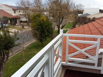 Chalet Reciclado 2 plantas - 4 amb. Caisamar