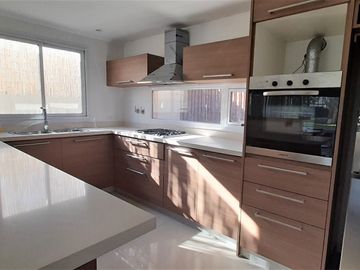 Chalet Reciclado 2 plantas - 4 amb. Caisamar