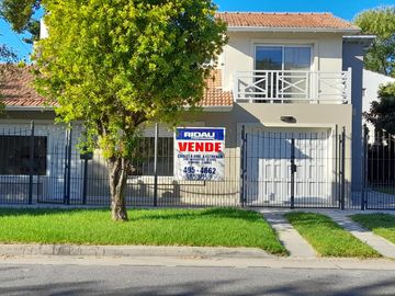 Chalet Reciclado 2 plantas - 4 amb. Caisamar