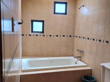 Excelente Casa en Venta en Av. Dalias