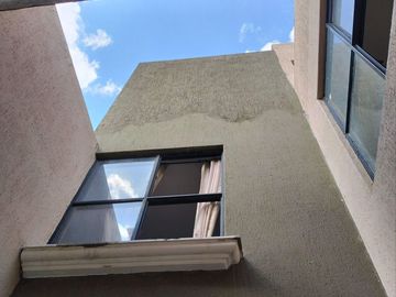 Excelente Casa en Venta en Av. Dalias
