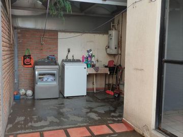 Excelente Casa en Venta en Av. Dalias