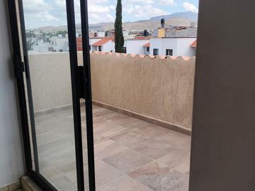 Excelente Casa en Venta en Av. Dalias