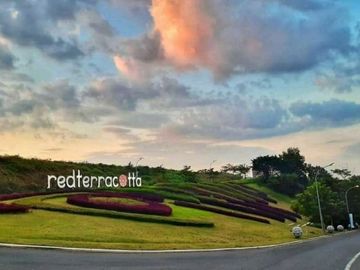 Rumah Sambiroto Cantik Indah Mempesona Cluster Redterracota