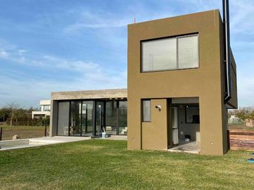 Casa en Venta en Puertos - Barrio Acacias