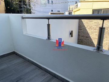 Casa en venta Ciudad Satelite parcialmente remodelada en calle cerrada con vigilancia