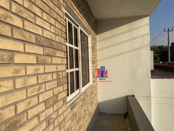 Casa en venta Ciudad Satelite parcialmente remodelada en calle cerrada con vigilancia