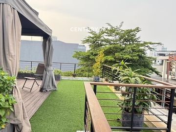 Dijual Rumah 3 Lt Fully Furnished Bergaya Resor Modern Yang Indah