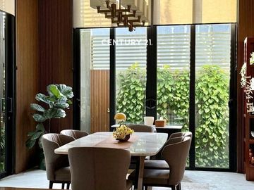 Dijual Rumah 3 Lt Fully Furnished Bergaya Resor Modern Yang Indah