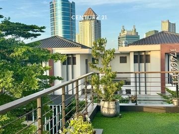 Dijual Rumah 3 Lt Fully Furnished Bergaya Resor Modern Yang Indah