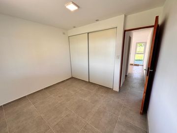 Hermosa casa de 2 dormitorios a ESTRENAR en VENTA en Country El Mirador, Los Nogales