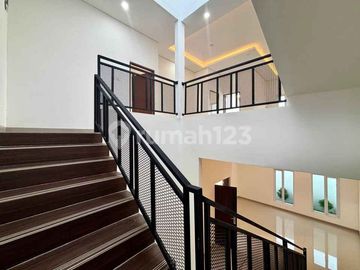 BRAND NEW HOUSE TEBET, AKSES 2 MOBIL