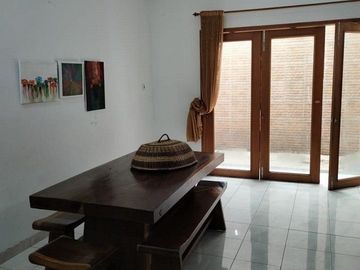 Rumah Cantik di Cluster Aralia Harapan Indah Bekasi