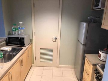 Condominium 2 Bedrooms: 2BR Condo For Sale in Joya South Tower Rockwell Makati City