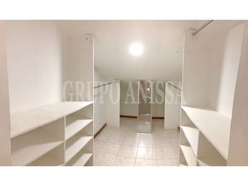 Se Vende Hermoso Apartamento en Albrook Cod. 320----