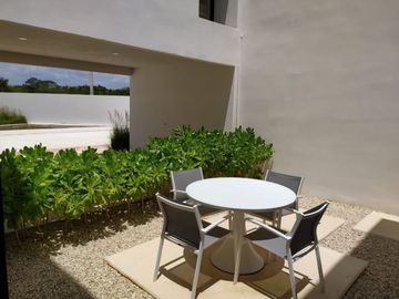 CASA EN VENTA EN MERIDA, OASIS CHOLUL, PRIVADA CON AMENIDADES, MOD 225