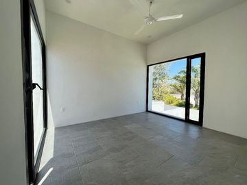 CASA EN VENTA EN MERIDA, OASIS CHOLUL, PRIVADA CON AMENIDADES, MOD 225